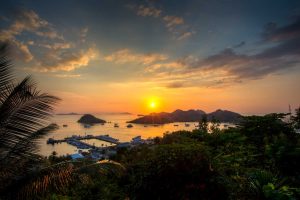 Vue de la baie de Labuan Bajo sur l'île de Flores